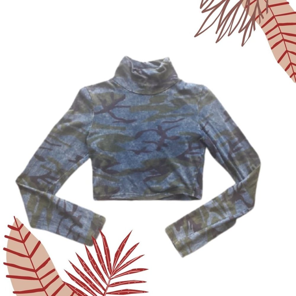 camo turtleneck long sleeves crop top